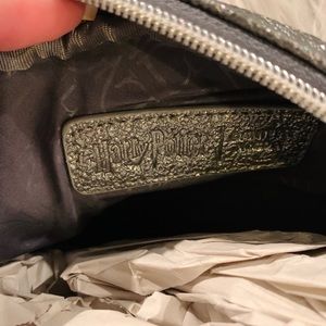 Danielle Nicole Harry Potter Hufflepuff Crossbody Bag – PU Leather Zip-Around Bag
